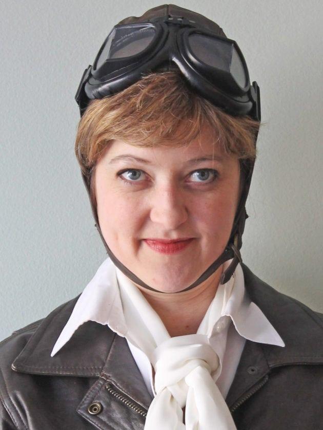 Leslie Goddard as Amelia Earhart 